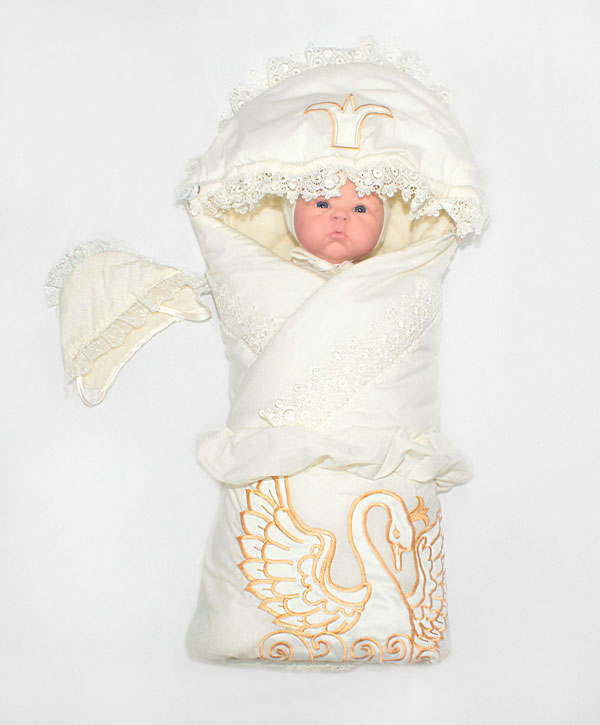 К139 Комплект 5-ти предметный "Лебедь": конверт-одеяло, распашонка, пеленка, чепчик теплый, чепчик к